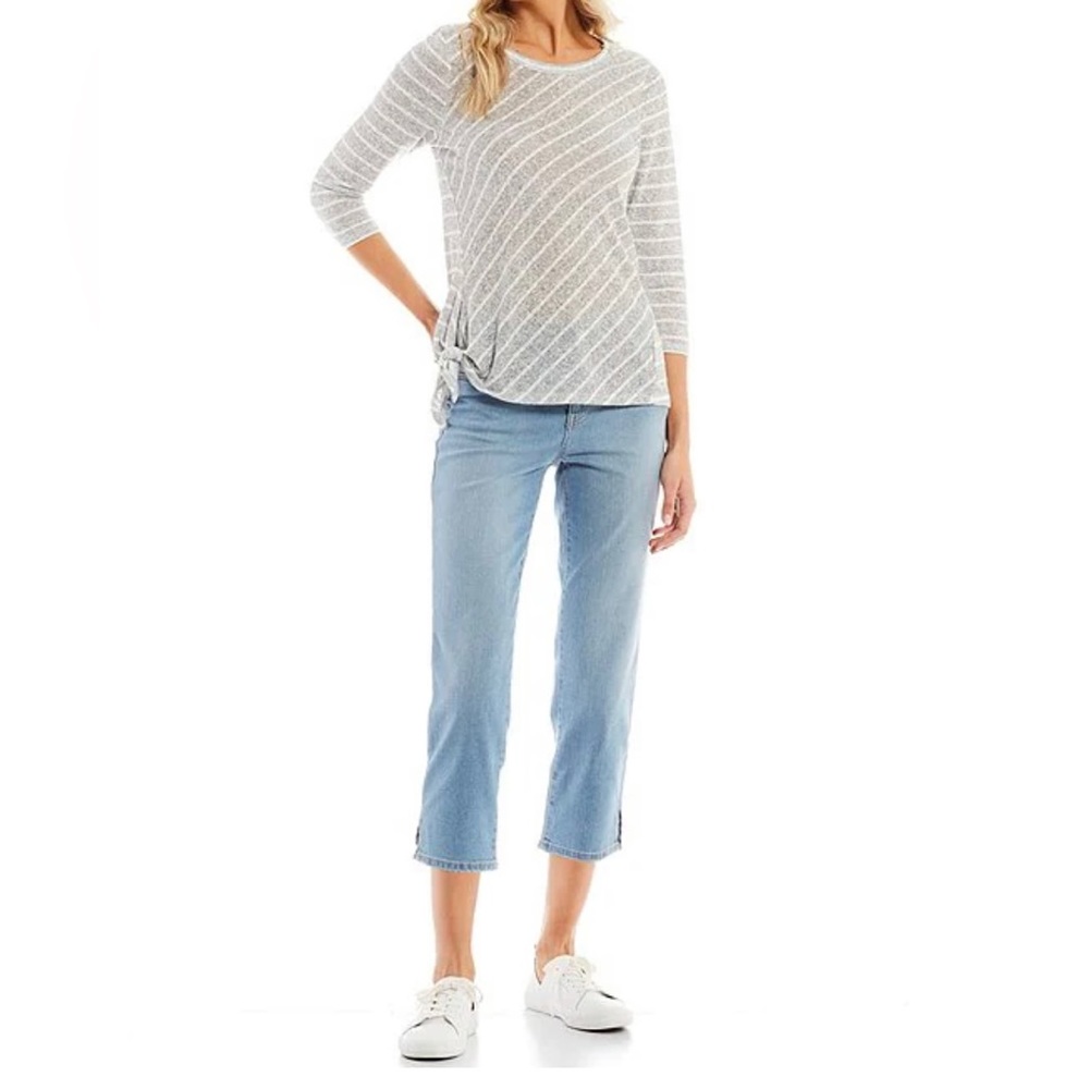 Code Bleu capris in medium blue. Size 14W.